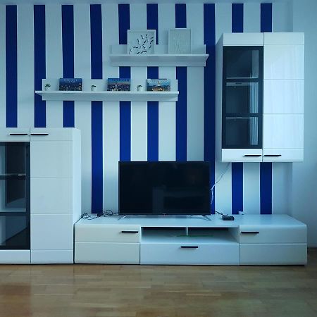 Central Apartment With 24-7 Building Security Novi Sad Buitenkant foto