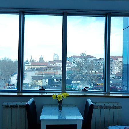 Central Apartment With 24-7 Building Security Novi Sad Buitenkant foto
