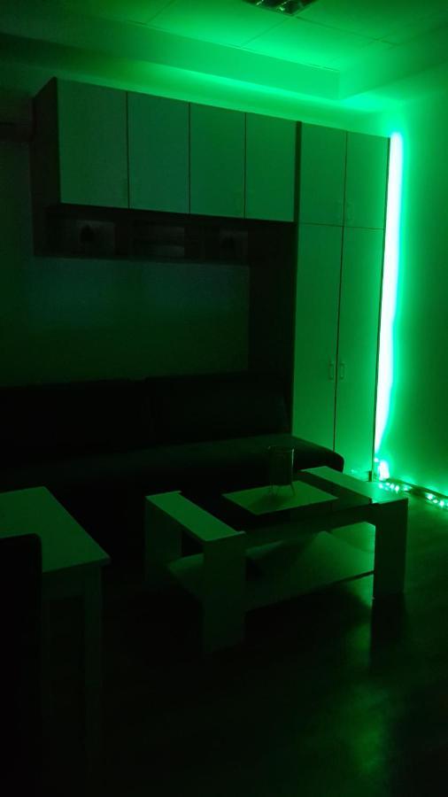 Central Apartment With 24-7 Building Security Novi Sad Buitenkant foto
