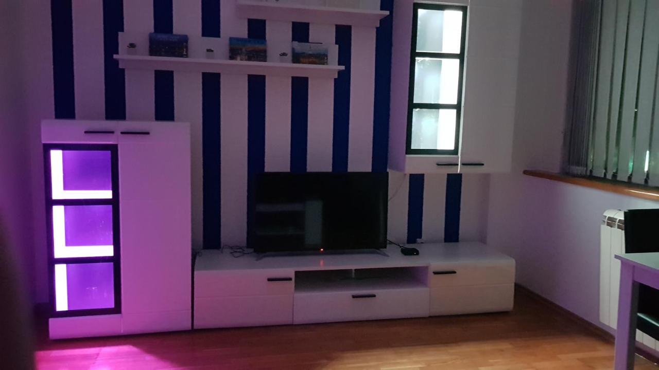 Central Apartment With 24-7 Building Security Novi Sad Buitenkant foto