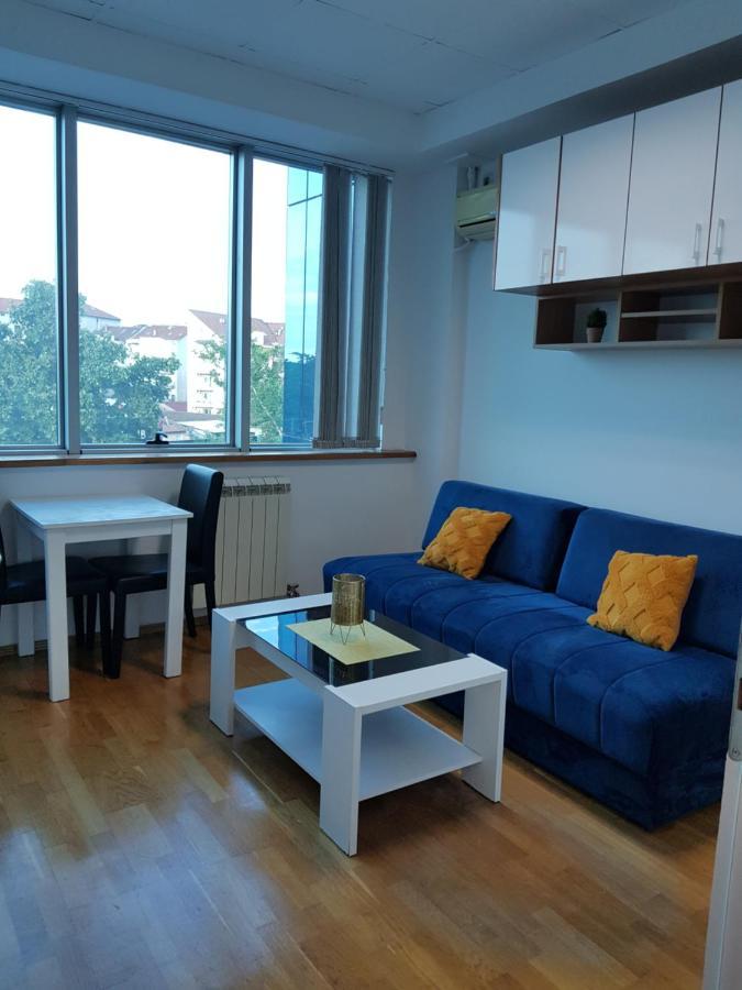 Central Apartment With 24-7 Building Security Novi Sad Buitenkant foto