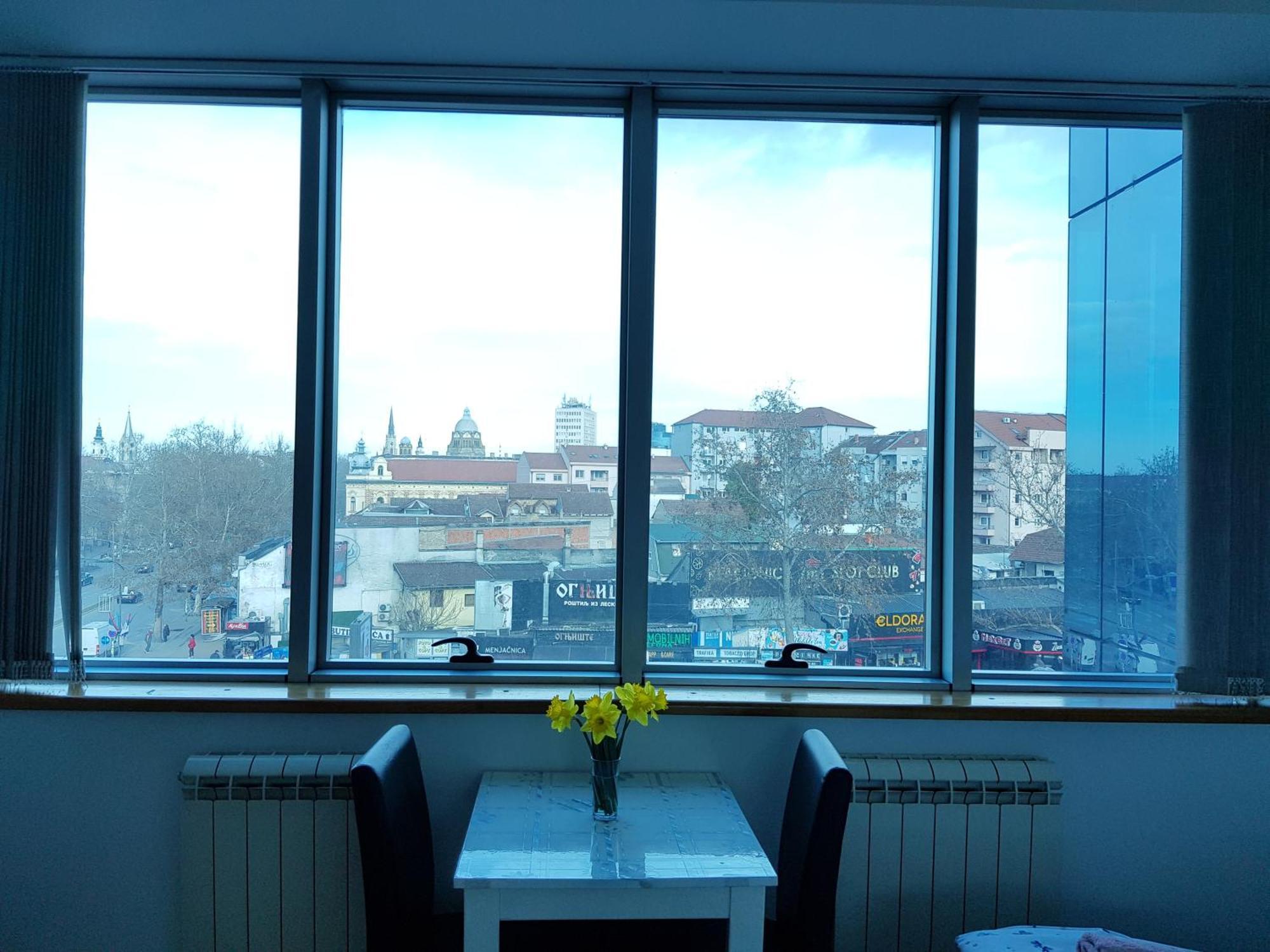 Central Apartment With 24-7 Building Security Novi Sad Buitenkant foto