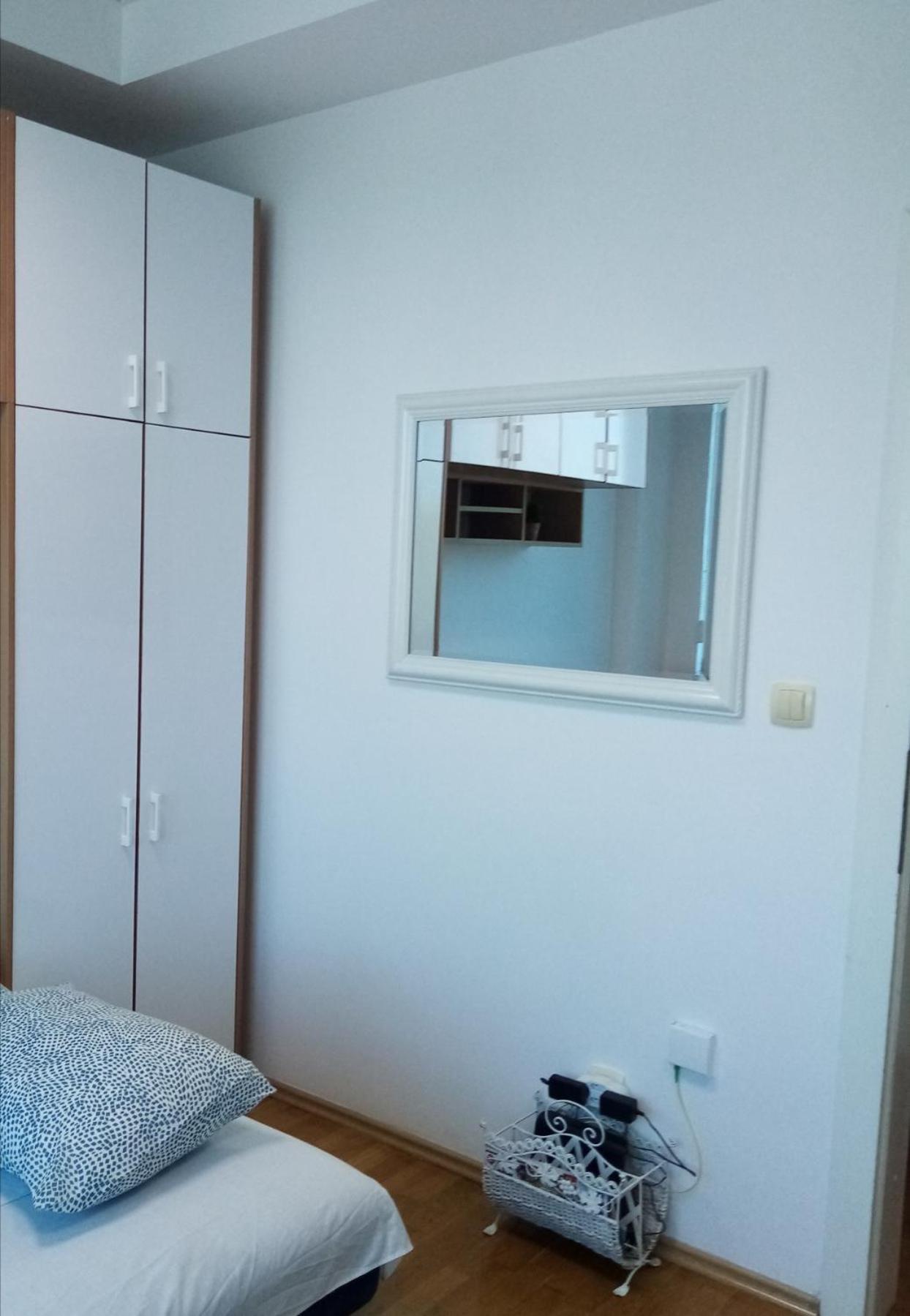 Central Apartment With 24-7 Building Security Novi Sad Buitenkant foto